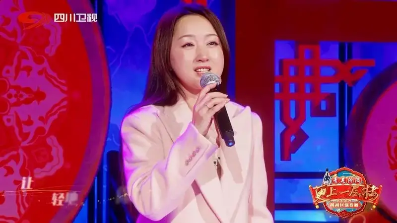 杨钰莹《轻轻地告诉你》超清源码