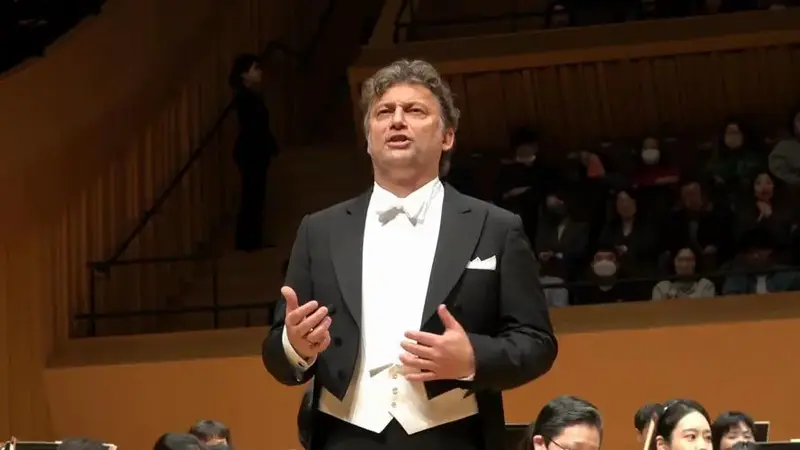 尤纳斯考夫曼首尔音乐会返场演唱
