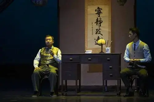 话剧《二马》亮相第四届老舍戏剧节,剧场里的京味儿幽默又回来了!