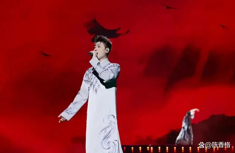 张云雷惊艳亮相音乐盛典!成立乐队要当歌手,跨界合作越来越普遍