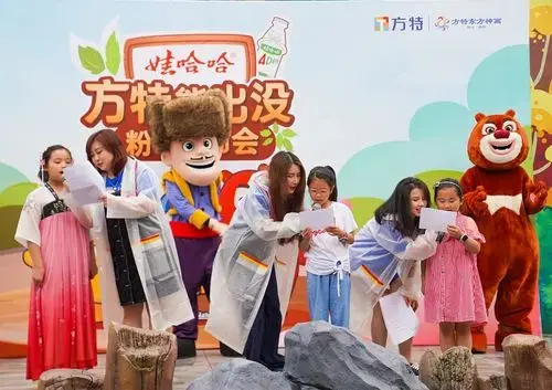 《熊出没》配音演员亮相绵阳方特 
