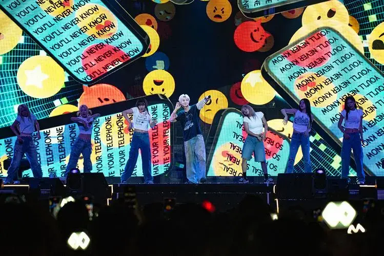 [新闻]241027 exo成员chanyeol首次solo live巡演