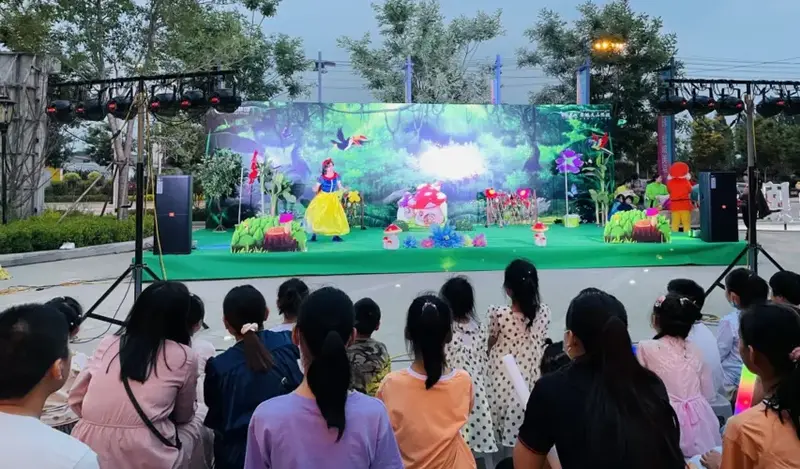 儿童剧场场爆满,一票难求巡演超百场书写了好几代人的向往这个童话