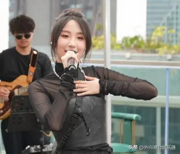 签唱会票价超谢霆锋演唱会,tvb小花揭秘:包含半小时互动,限定周边抢先