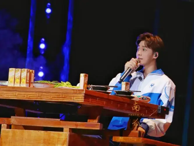 李易峰20190504 成都生日会1p#李易峰 渐变拿铁