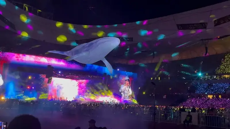 【周深】🐳✨演唱会现场惊现神秘鲸鱼✨🐳 北京鸟巢演唱会 9.
