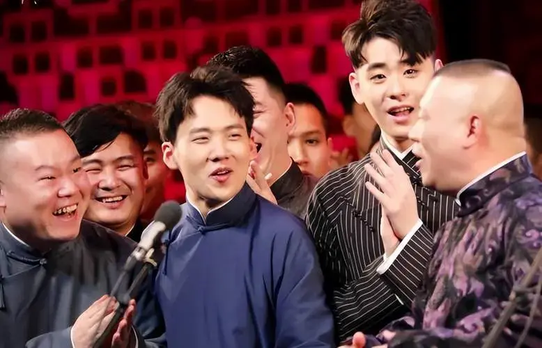 德云社最失败的一场演出!百名演员遭观众轰下台,竟是同行下黑手