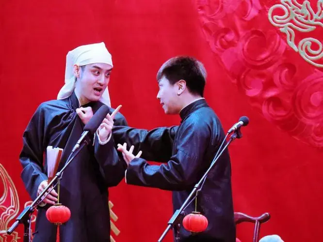 侯鹤廉王筱阁相声演员在演好传统活的基础上,再会创作那就更加分了