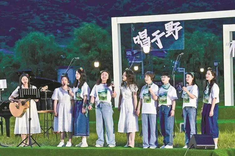 星空下,楝树旁…… 这场乡村音乐会太享受了