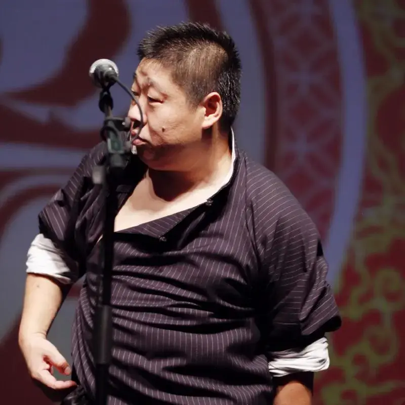 德云社大连专场圆满结束,看到李鹤彪登台助演,网友直呼,郭德纲真疼