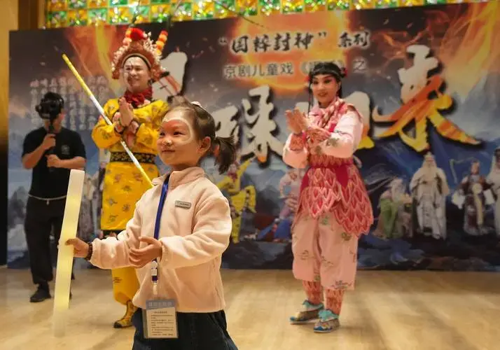 沉浸式互动京剧《哪吒之灵珠归来》在沈阳首演_演出_观众_经典