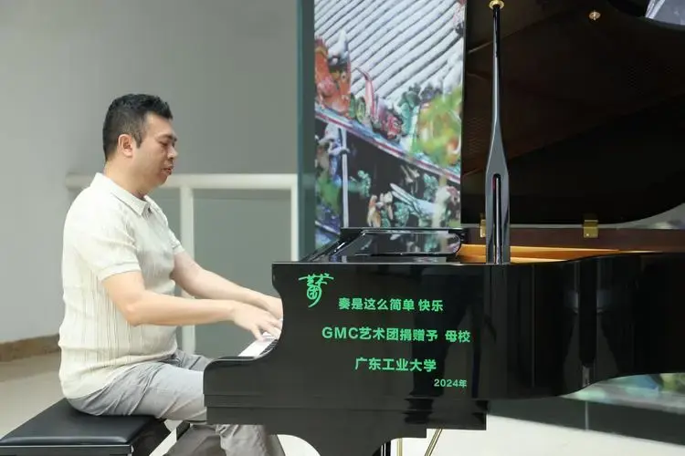 新闻动态|三角钢琴捐赠仪式暨户外星空草坪音乐会顺利举行