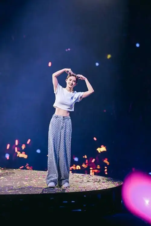 twins广州演唱会双场收官 粉丝花式点歌舞台秒变许愿池