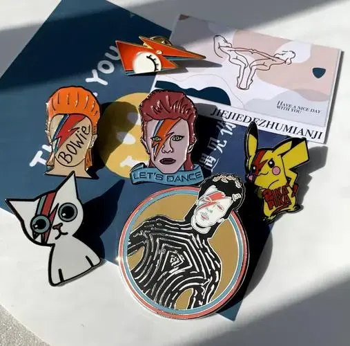 摇滚歌手大卫鲍伊周边davidbowie胸针艺术家纪念胸针