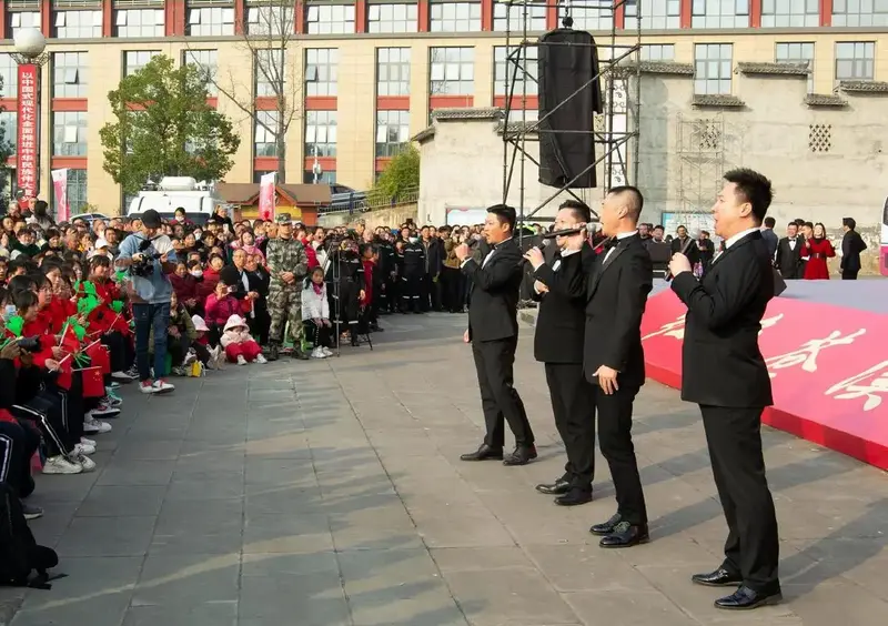 2024年新年惠民行动#中央歌剧院走基层惠民文艺演出走进苍溪 - 抖音