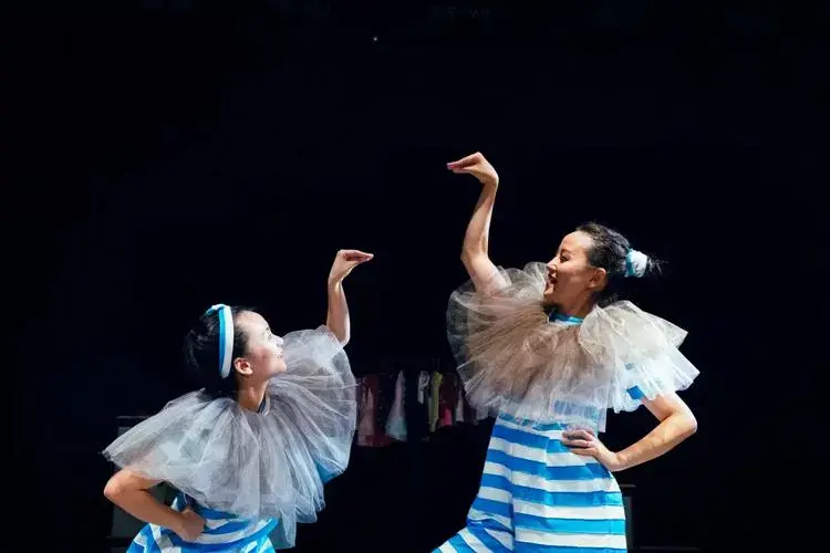 为什么妈妈的衣柜里有瀑布,水母,青蛙,狮子,鸵鸟