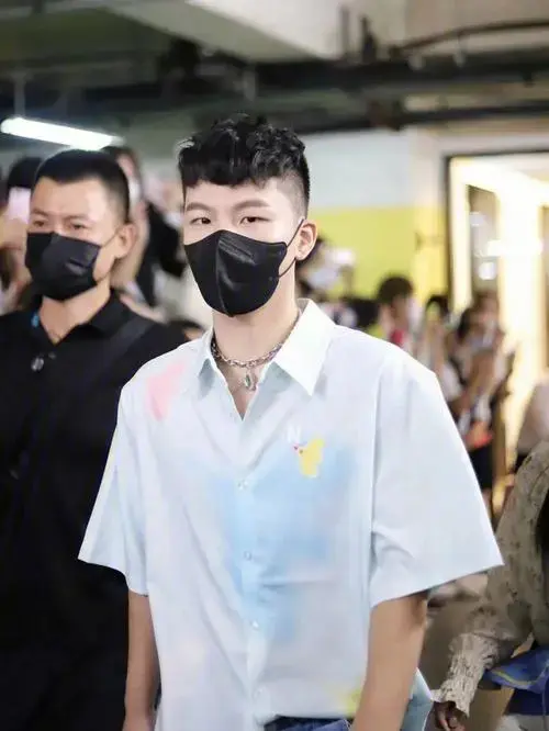 感谢德云社刘筱亭上身nnova小鸟衬衫❗明星同款‖德云社‖穿搭