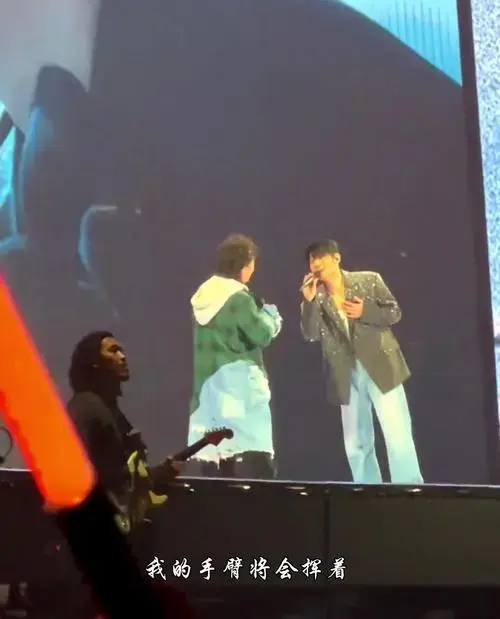 李荣浩演唱会 陈奕迅 eason做客嘉宾和李荣浩合唱《模特》全场沸腾!