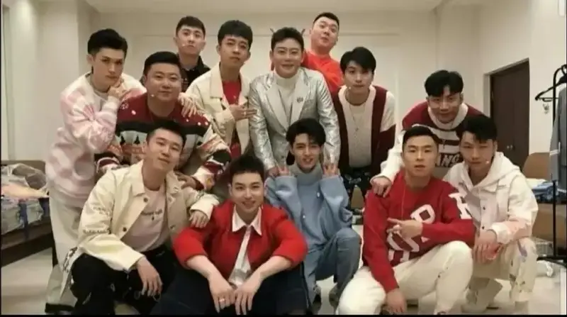 德云社 #云鹤九霄 #德云女孩日常 #大合照 #张云雷 - 抖音