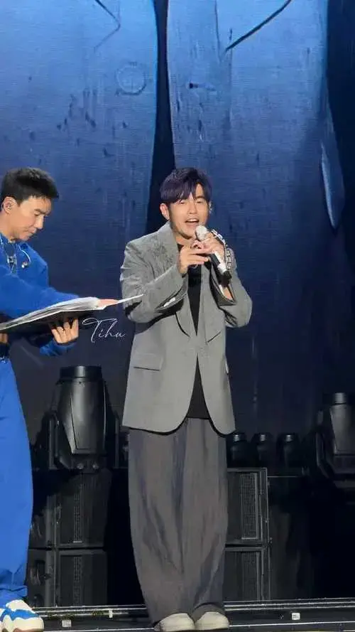 周杰伦演唱会#天王巨星终于来深圳啦,期待今晚演唱会