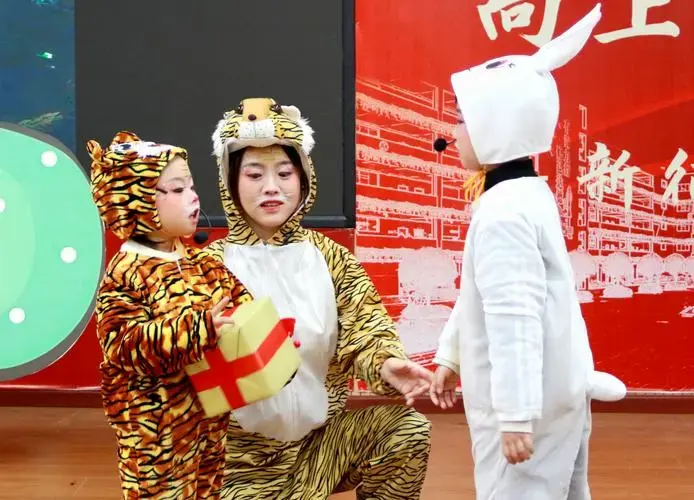 家长和孩子齐上阵 儿童戏剧表演精彩纷呈