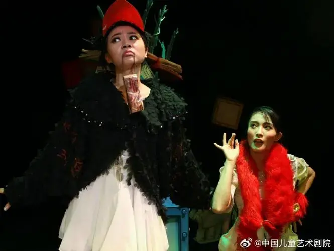 本周末,儿童剧《伊索寓言》继续与您相约假日经典小剧场,演出一开场