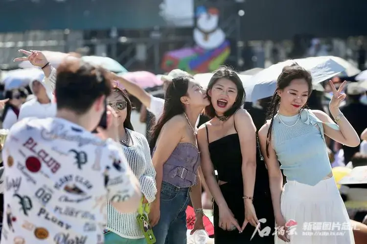 2024新疆超级草莓音乐节 燃爆乌鲁木齐的夏天