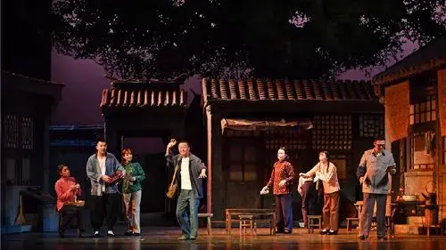 《小井胡同》首都剧场再演,京味儿文化讲述三十载时代变迁