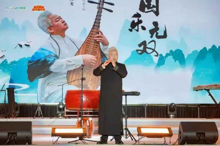 国乐大师方锦龙师徒奏响