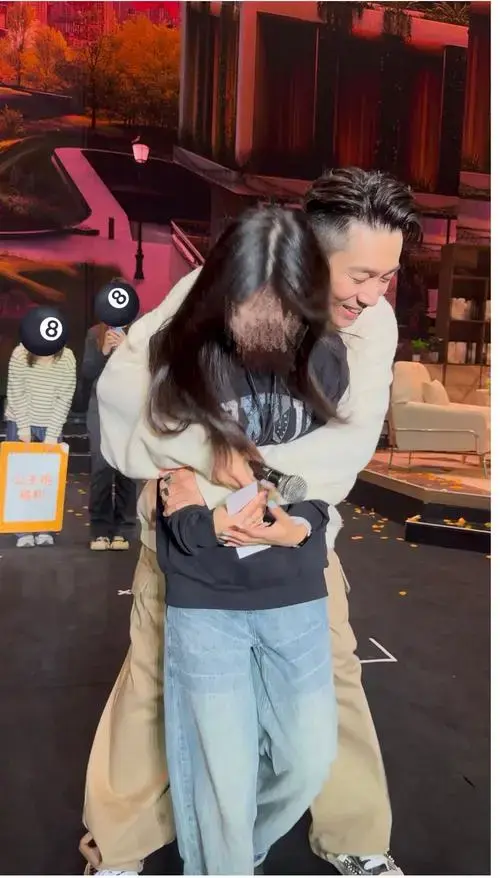 如何评价周柏豪澳门生日会粉丝福利这张图已快3万人围观就加更点吧
