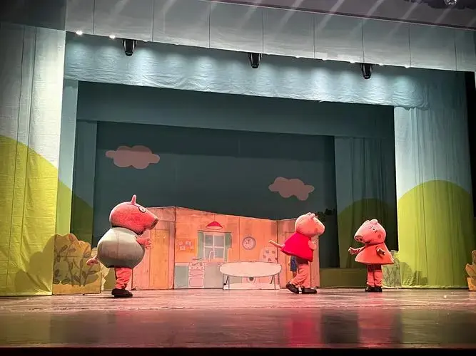 这场儿童舞台剧.