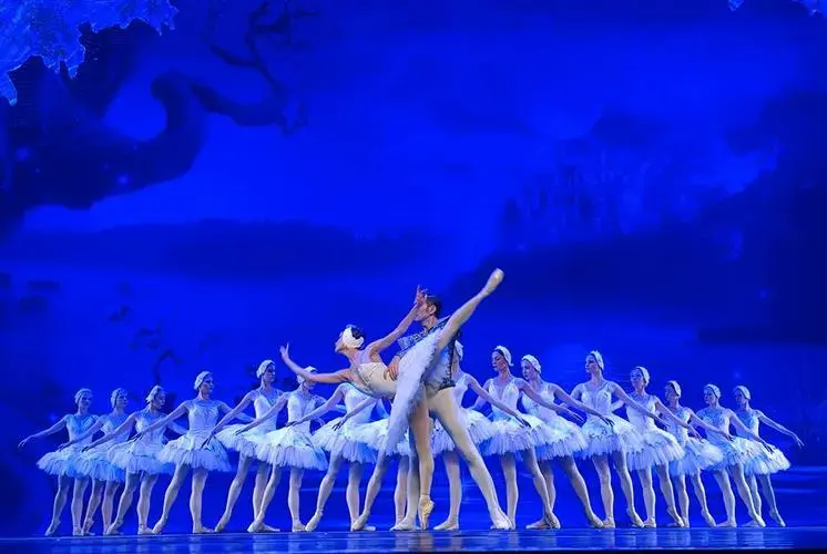 《天鹅湖》经典芭蕾舞剧目周末上海上演