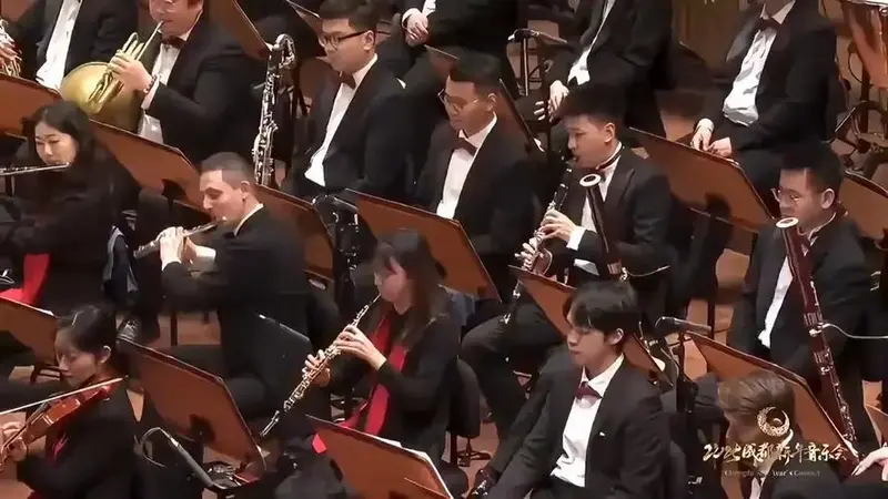 2025成都新年音乐会上,成都交响乐团演奏《万泉河水》