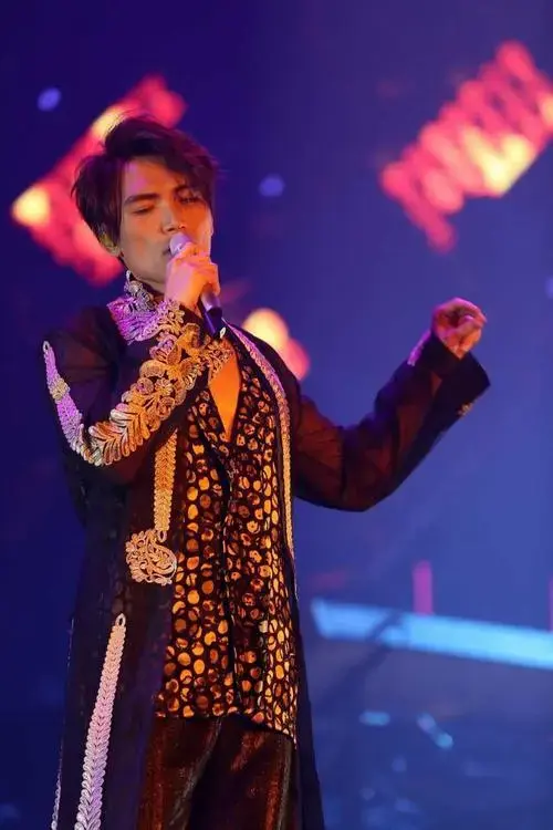 杨宗纬声声声声巡演新歌首唱:《读白》是热情如火的红色