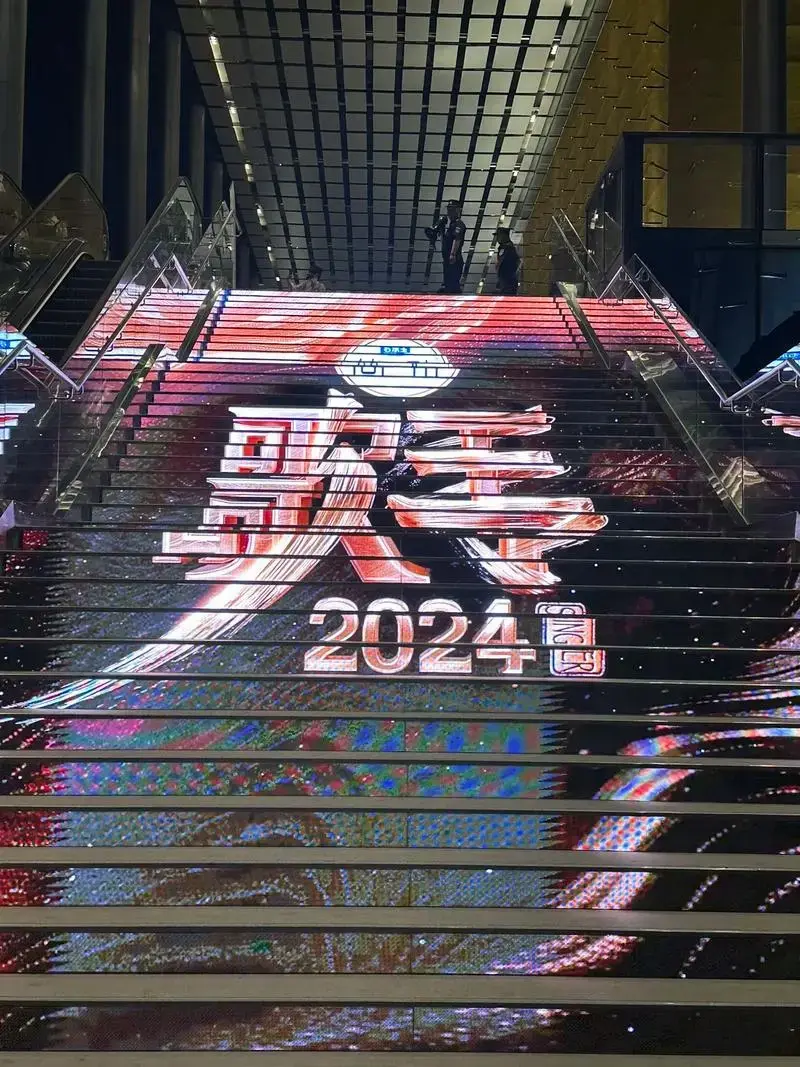 作为《歌手2024》现场听审团其 - 抖音
