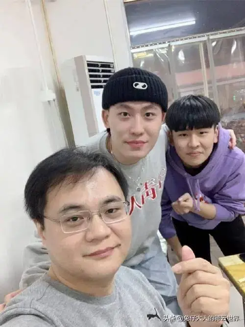 德云社高峰在线与粉丝互动,引发网友热议,高老板是真宠粉