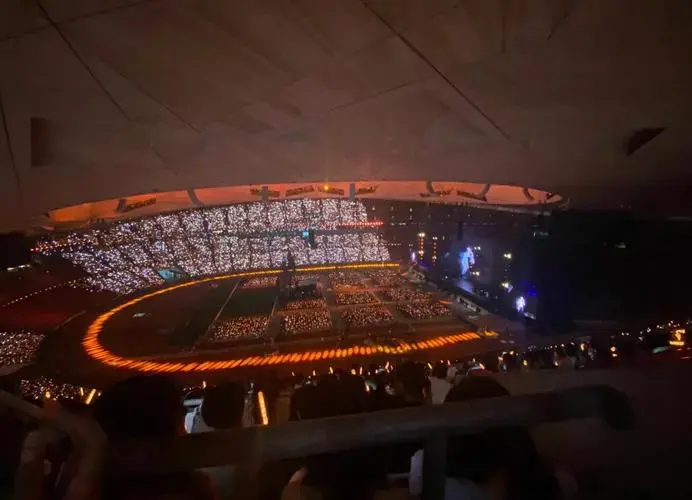 张杰演唱会:视听盛宴,震撼体验!