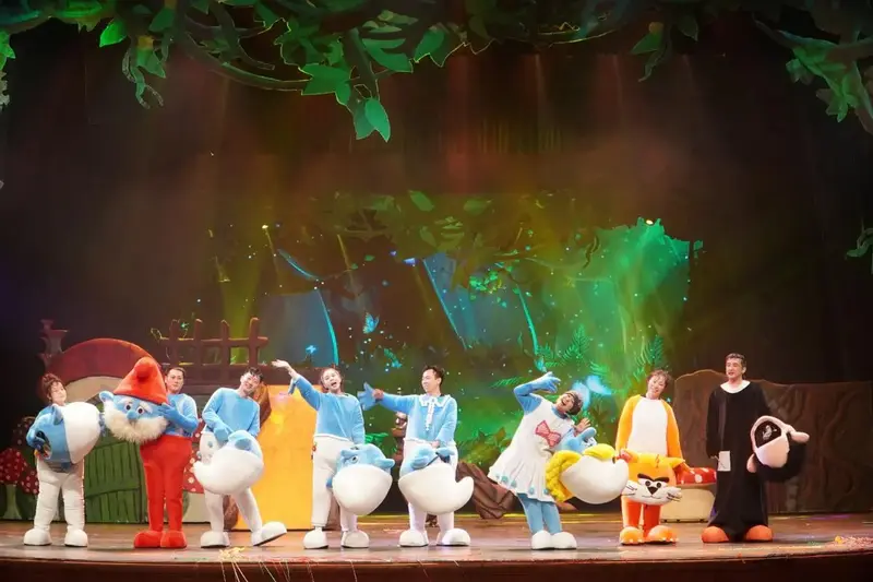 儿童剧《蓝精灵》在乌鲁木齐市艺术剧院举行首场演出