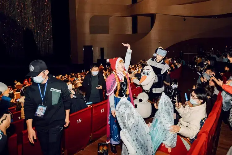 宁波站大型沉浸式全景舞台剧冰雪女王Ⅱ艾莎的魔法奇缘