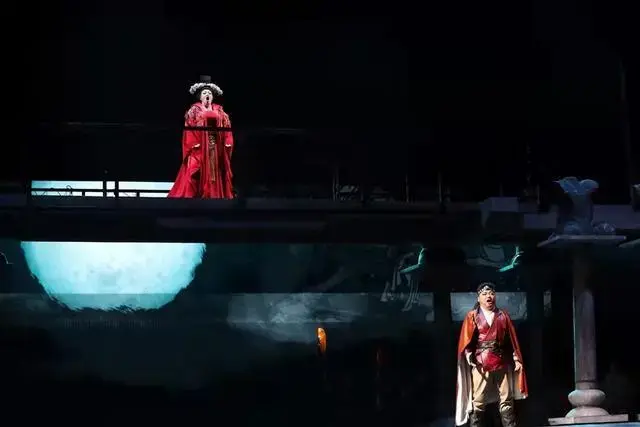 上海歌剧院上演《图兰朵》《微笑王国》两部大戏,皆一票难求