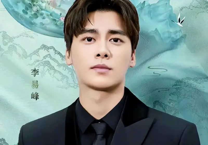 李易峰19个月后现身,热搜背后竟隐藏着惊人秘密!