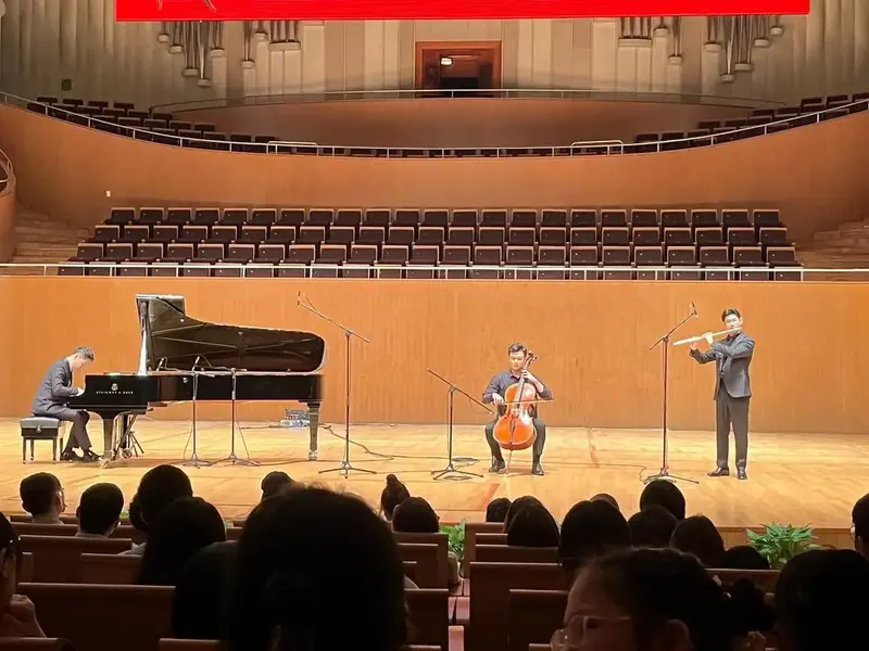 石进钢琴音乐会是一场无与伦比的音乐盛宴.