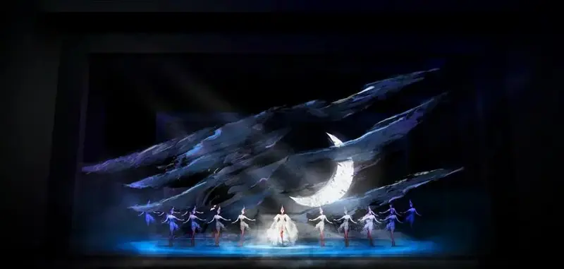 《鹤之爱》舞美设计揭秘
音乐剧《鹤之爱》的舞美设计以两个主要场景