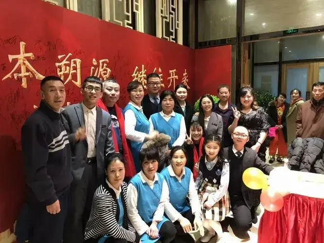 也许是在同事小姐姐休息的时候,拉着我逛中山公园金沙滩八大关和步行
