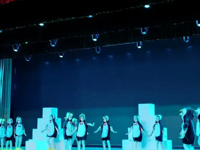 0元玩转这座城#舞台剧#儿童剧#儿童舞台剧孩子们表演的很精彩[点赞]