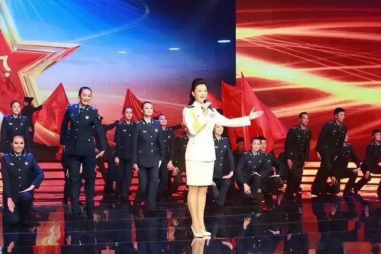 58岁宋祖英近况罕见曝光:住北京豪宅,穿香奈儿,身材丰腴不显老
