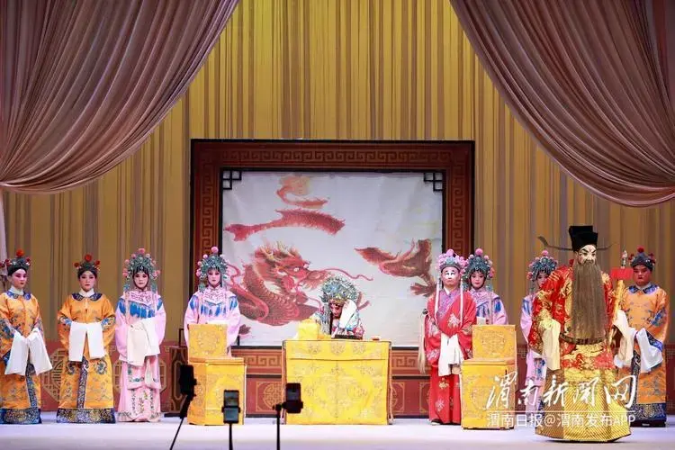 戏曲贺新春 戏迷过足瘾