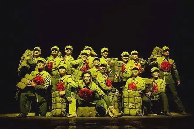 《戈壁青春》,以兵团一个普通支边青年的命运故事为主线,刻画展示了在
