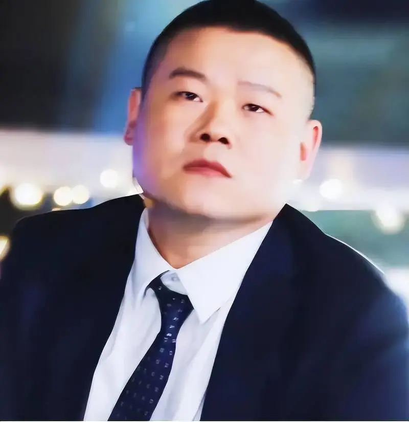 春晚舞台上的岳云鹏:德云社