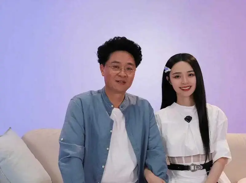 父爱如山,爸爸都是为我们遮风挡雨的盔甲,节目中我们也看到了爸爸对